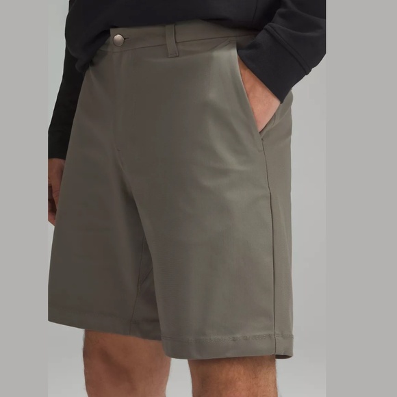 Lululemon Commission Classic Fit 9" Shorts - 33 - Picture 4 of 9